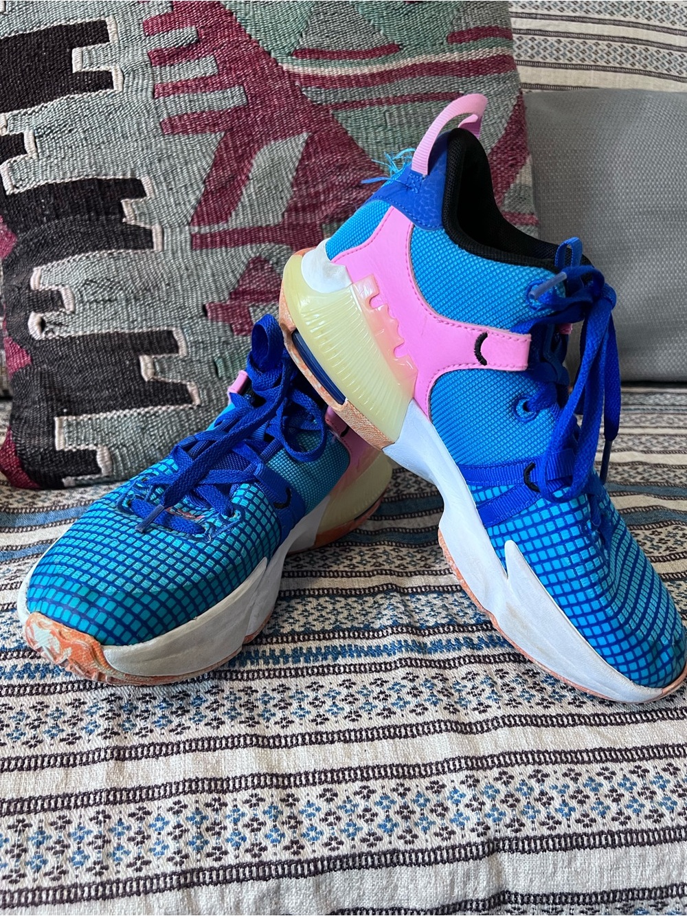 Nike LeBron Witness 7 "Hyper Royal Pink" Basketball Shoes Size 6Y
